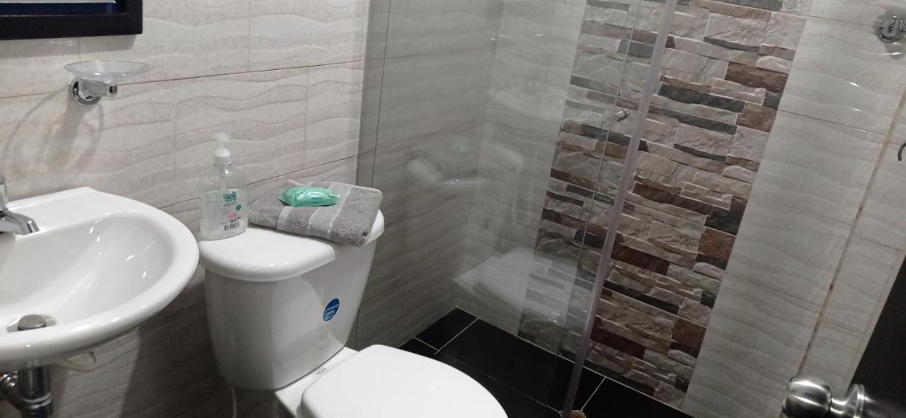 Muy Cerca Al Aeropuerto El Dorado, Familiar, Amplio Apartamento Bogotá